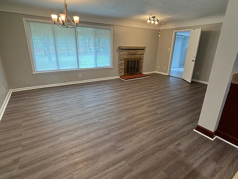 19025 Oakmont North Dr — Photo 3