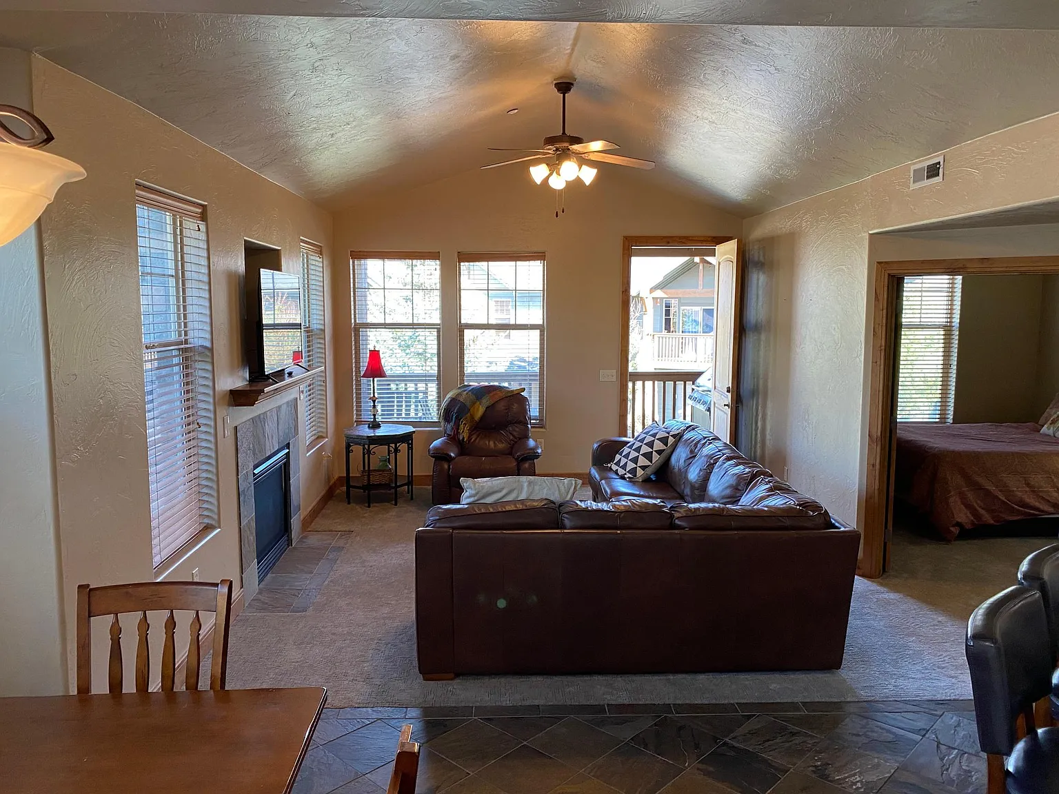3 bed, 1260 sqft, $3,200 — Photo 3