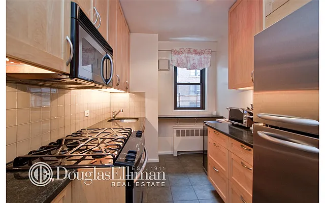 Rented by Douglas Elliman | media 14