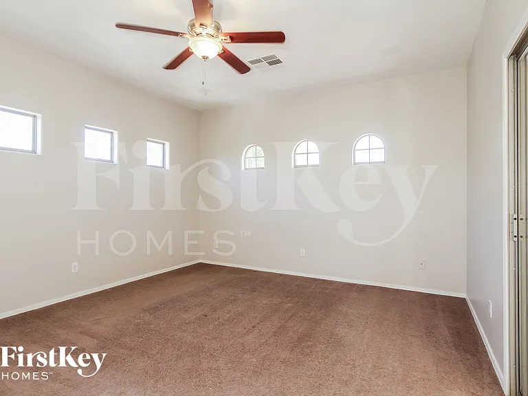 7803 S 5th Dr — Photo 9