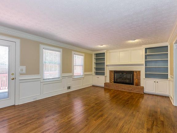 3rd image of 153 Jamestown Ct
