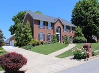 121 Reed Cir, Johnson City, TN 37601