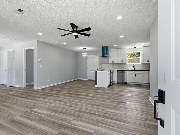 4th image of 8019 Cooper Dr