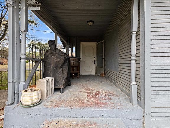 4th image of 518 Williams St