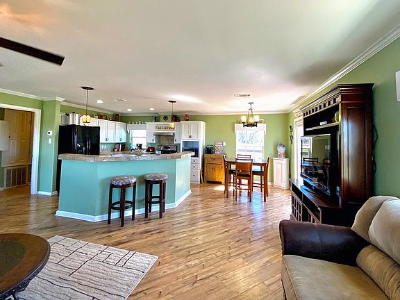 3rd image of 225 Rolling Oaks Dr