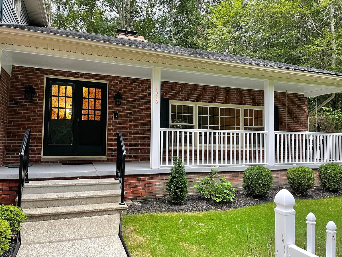 Building Photo - 1616 Groton Dr