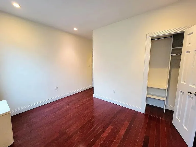 228 E 26th St #4K — Photo 2