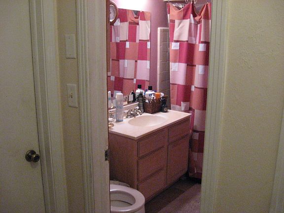 Nice tile floor in bathroom