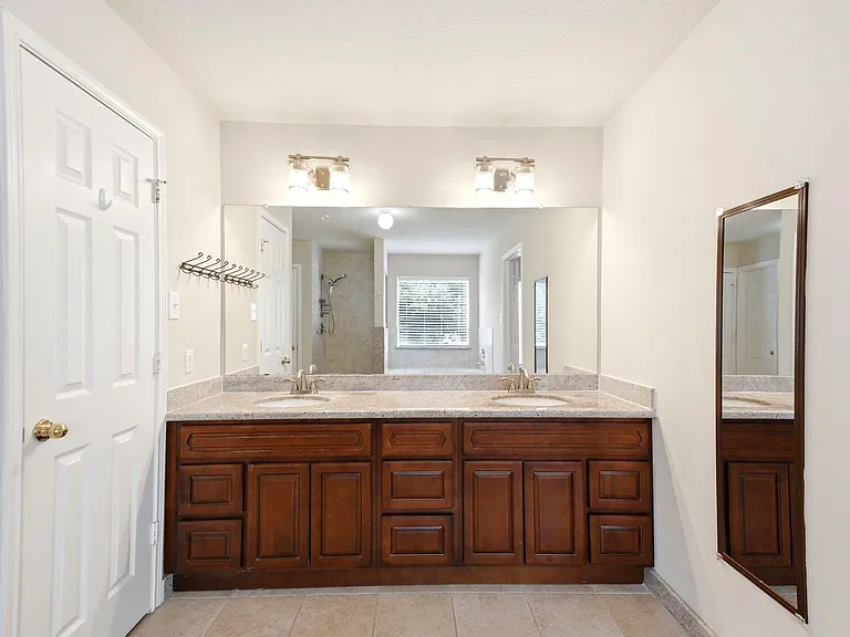 3126 Waters View Dr — Photo 32