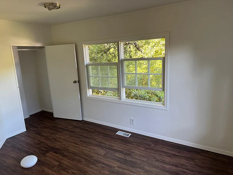 254 Redwood Rd — Photo 5