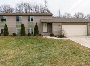 55377 Sand Pines Cir, Paw Paw, MI 49079