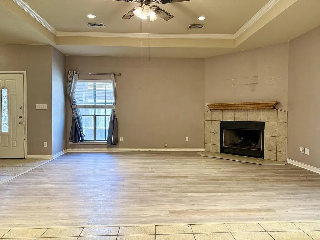 3 bed, 2.0 bath, 1793 sqft, $2,400 — Photo 4