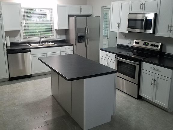 2nd image of 5728 Fontana Dr