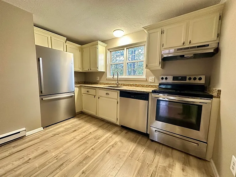 7 Maple Crest Cir #E — Photo 3