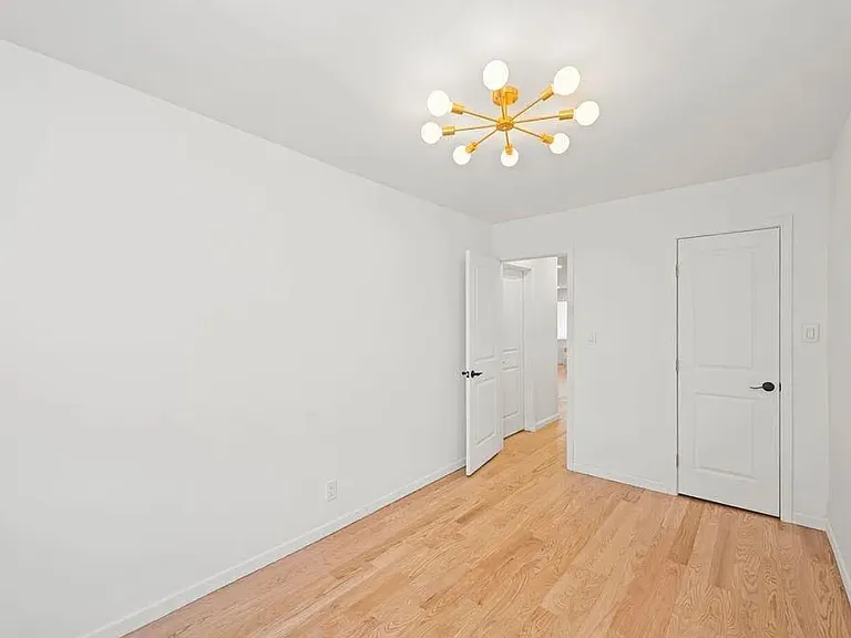 1110 E 101st St #1 — Photo 7