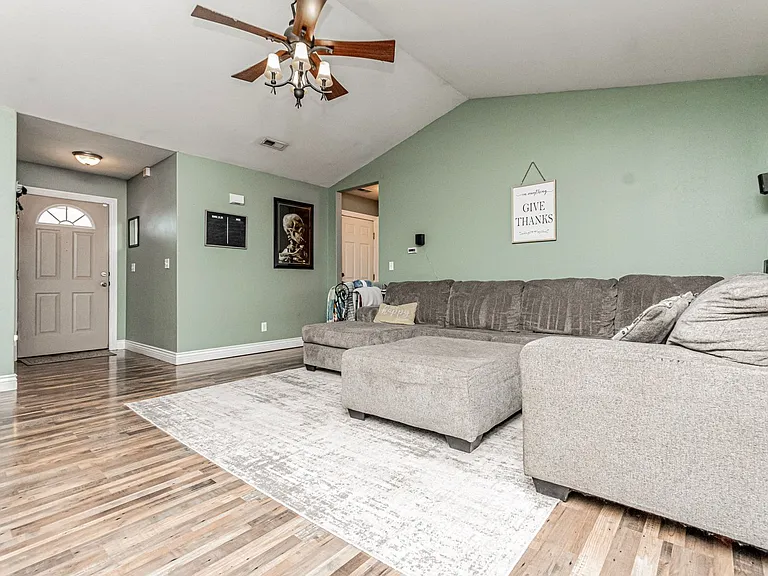1531 N Clay St — Photo 5