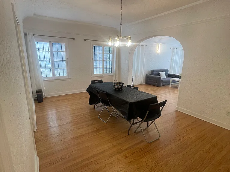 130 N Croft Ave #2 — Photo 2