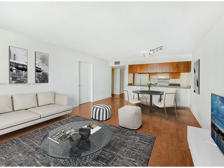 1200 Brickell Bay Dr #1822 — Photo 6