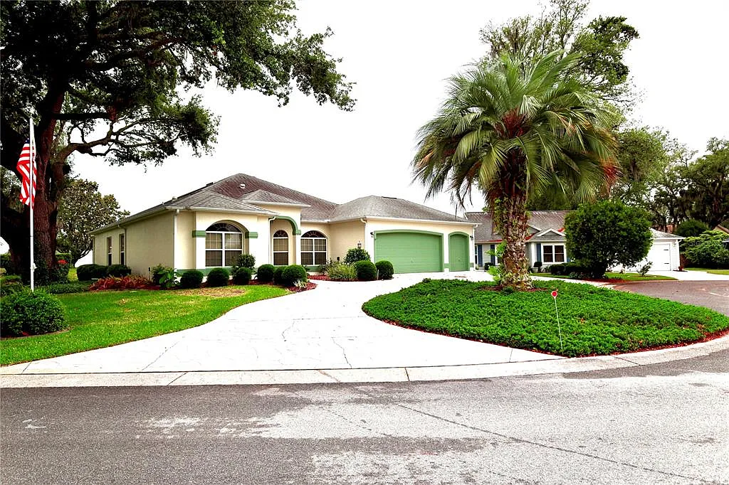 3 bed, 3.0 bath, 2312 sqft, $3,500 — Photo 3