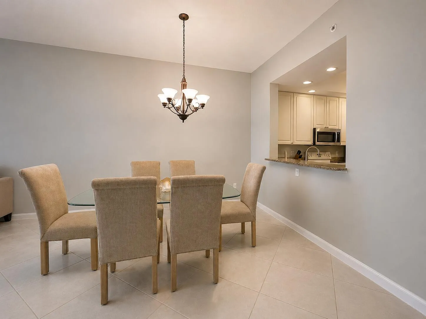 2 bed, 2.0 bath, 1989 sqft, $4,500 — Photo 4
