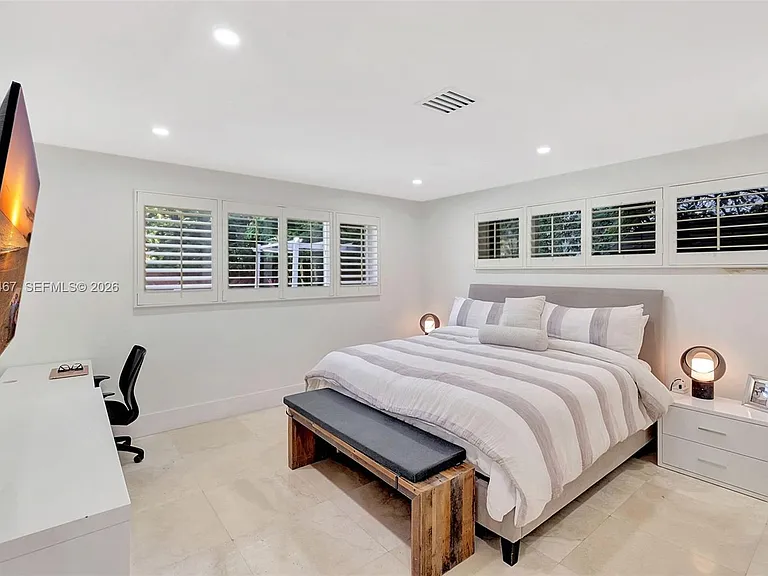 7711 Miami View Dr — Photo 11