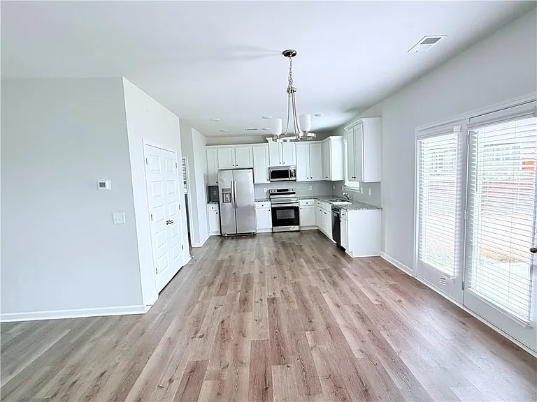 409 McGinnis Cir — Photo 5