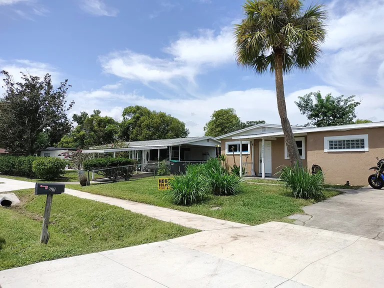2904 Geoffrey Dr — Photo 2