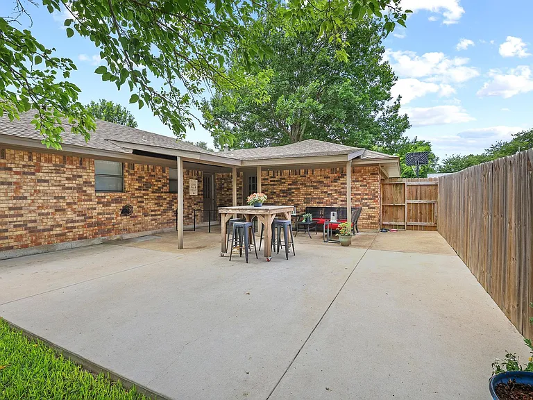 713 Patricia Dr — Photo 21