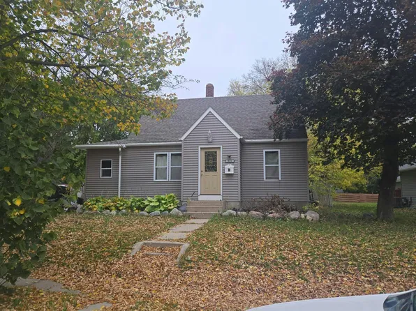 915 3rd St SE, Willmar, MN 56201