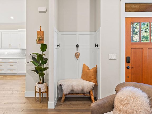 3rd image of 347 E Jefferson Ave