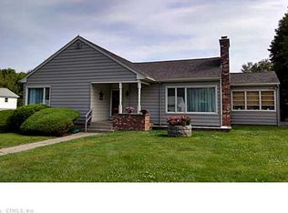7 Cedar St, Waterford, CT 06385