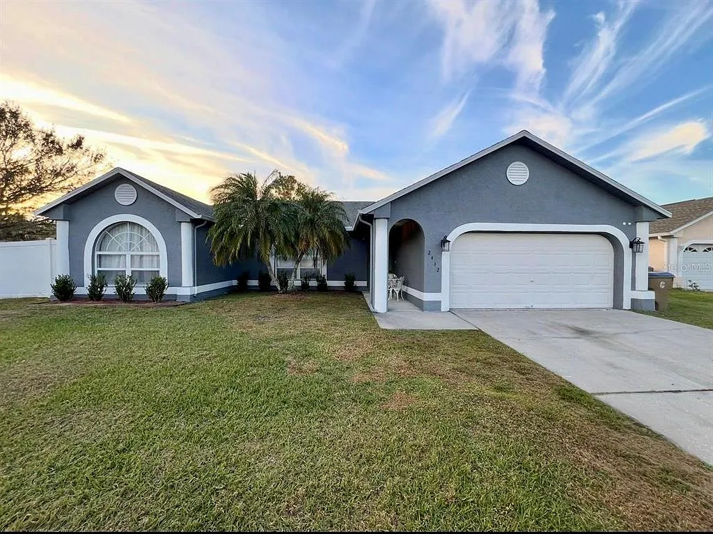 4 bed, 2.0 bath, 1868 sqft, $2,400 — Photo 1