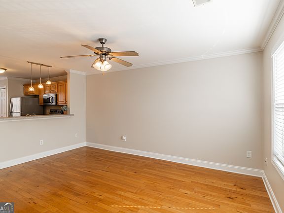 4th image of 105 Whitehead Rd APT 21