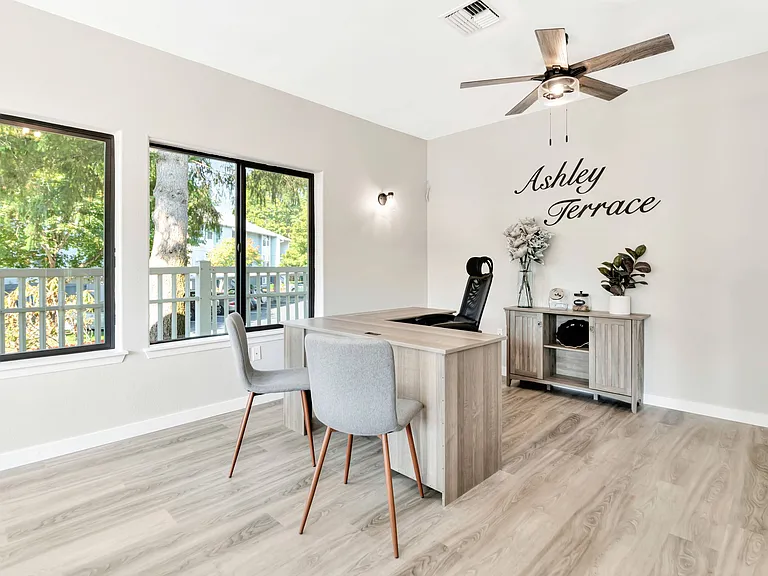 Leasing Office 1