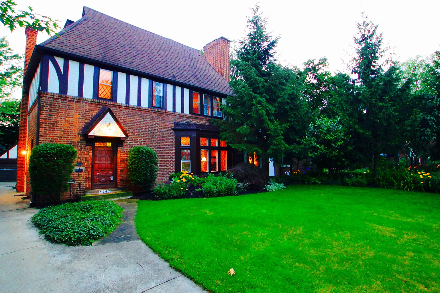 3242 Warrington Rd photo 1
