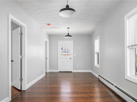 5th image of 92 Spring St