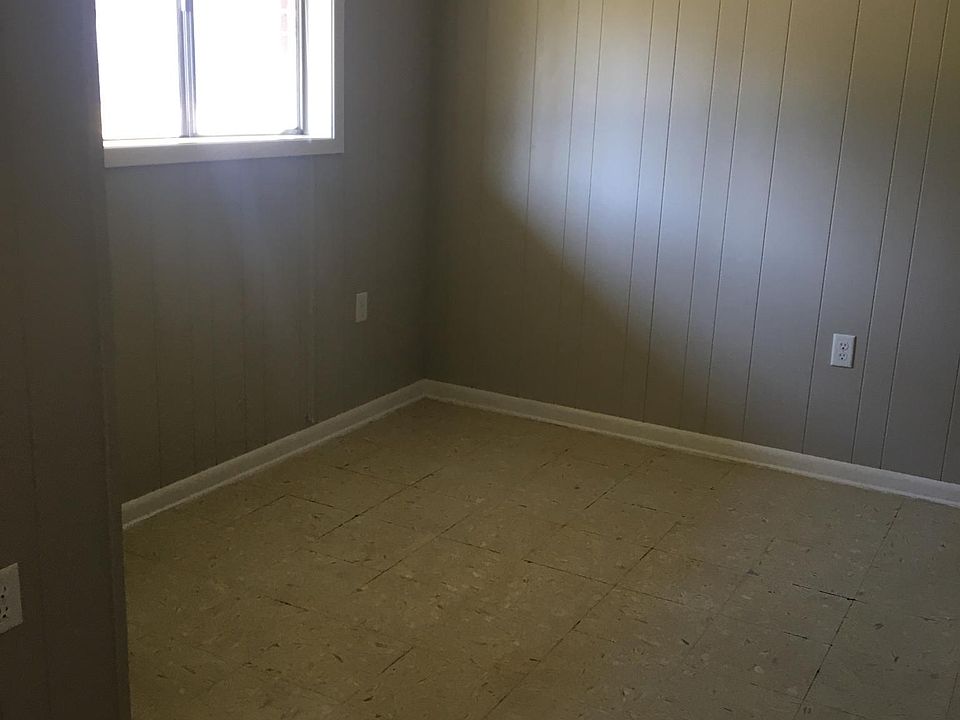 2nd image of 103 Rosewood Dr #B