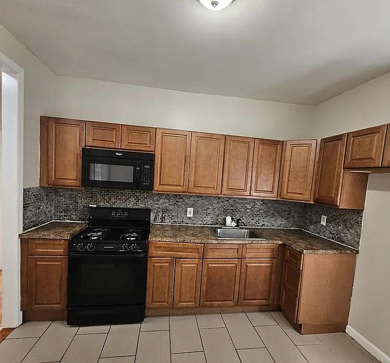 1st image of 931 S 20th St #1