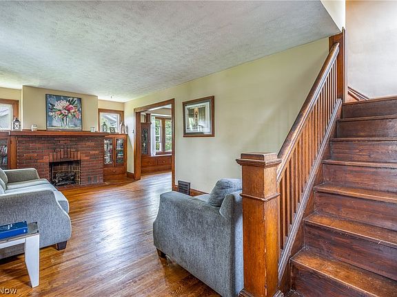 3rd image of 19560 Riverview Ave
