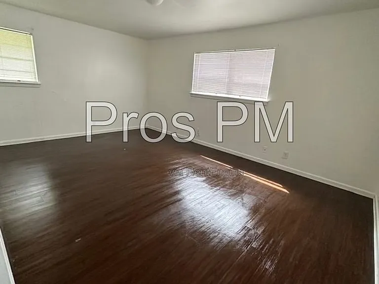2101 Bradford Dr — Photo 19