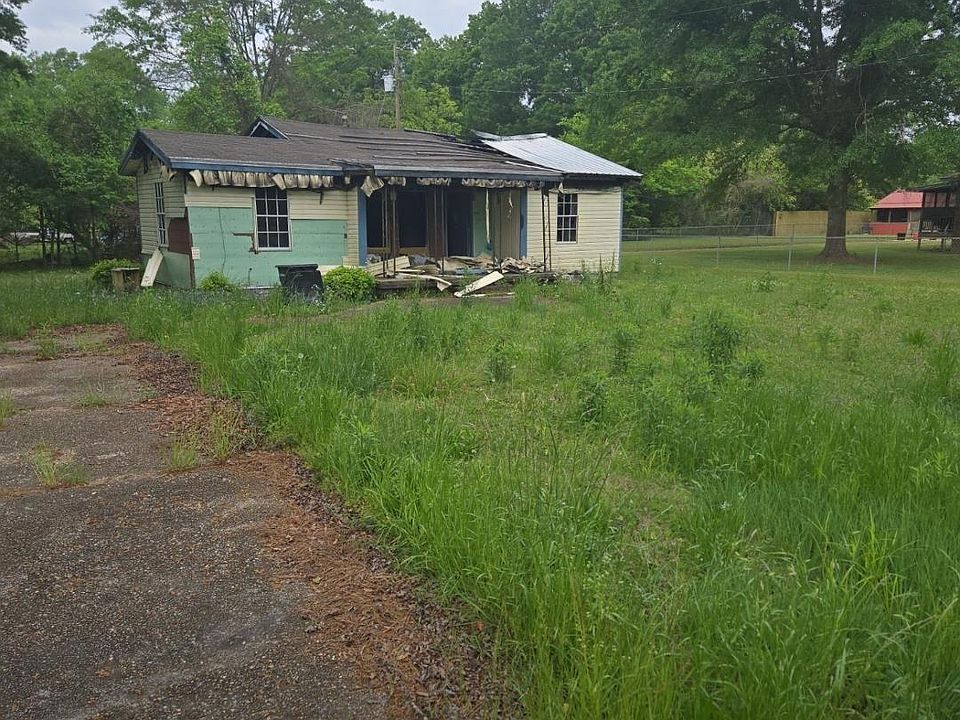 1st image of 153 Camelia St