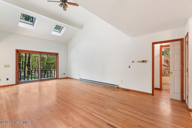 3rd image of 16 Heather Ridge Road