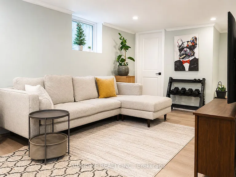 136 Presley Ave W — Photo 3