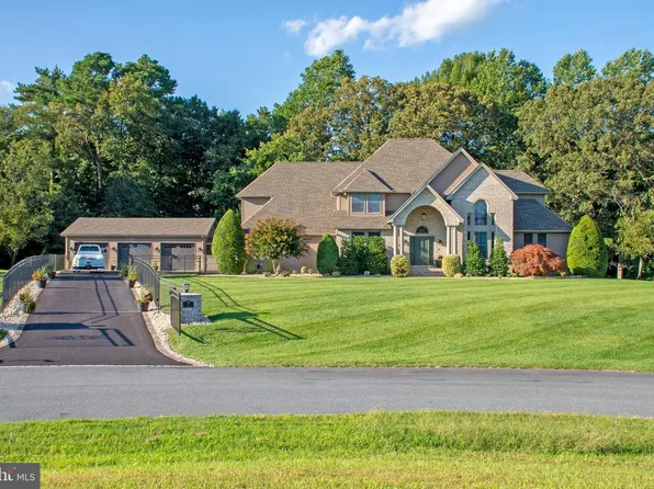 19 Lake Crest Dr, Milford, DE 19963