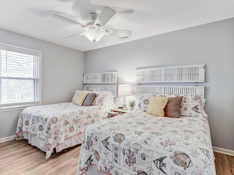 734 Harbor Ln — Photo 22