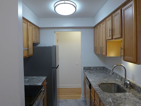 4th image of 5300 N Sheridan Rd APT 410