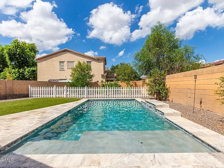 1180 E Saddleback Pl — Photo 2
