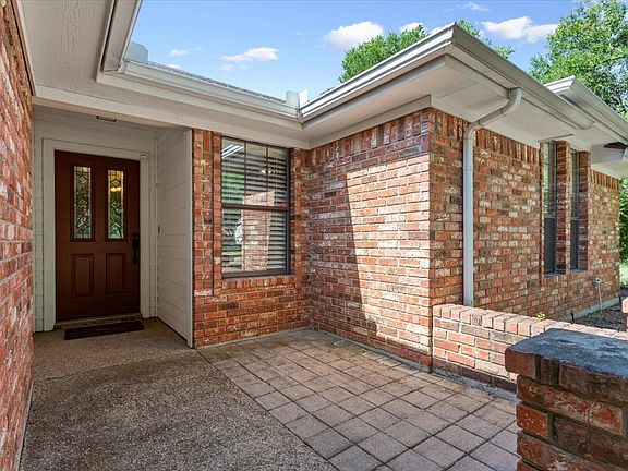 5th image of 264 Emily Ln