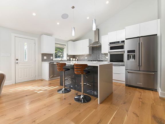 2nd image of 124 Tanager Dr