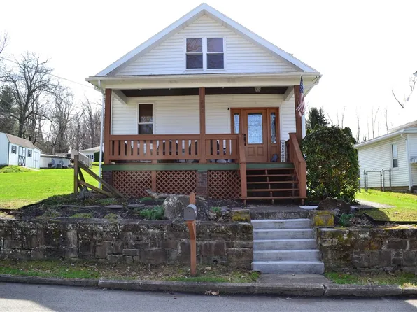 321 E Blake Ave, Connellsville, PA 15425